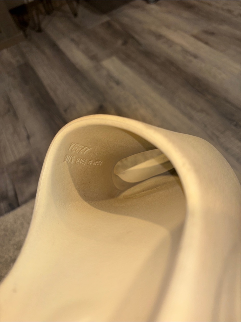 Adidas Yeezy Cream Slides - Picture 4 of 8